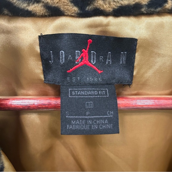 JORDAN Court-to-Runway Animal Print Convertible Faux Fur Jacket - Picture 6 of 6
